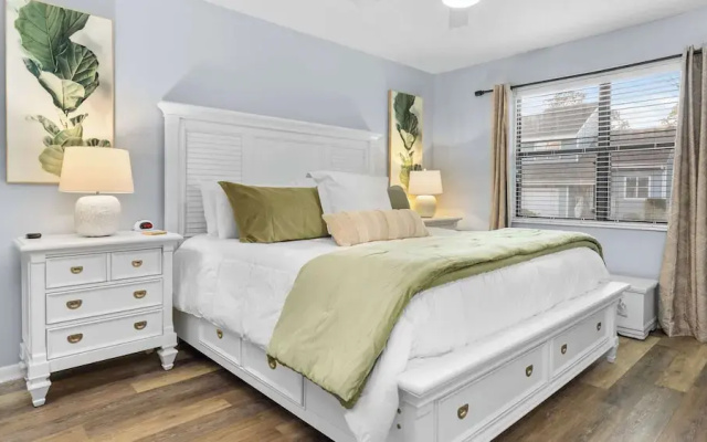 Spacious Family-friendly Retreat Beach Walkable