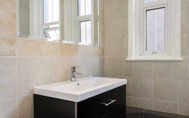 Veeve - The Colour Room