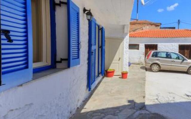 Ippotamos House