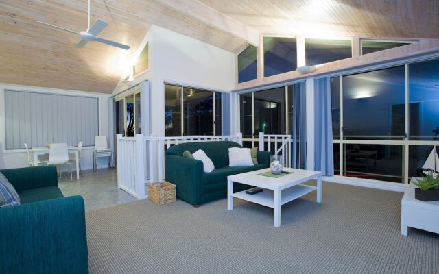 Tomaree 18 - Baybreeze - Shoal Bay