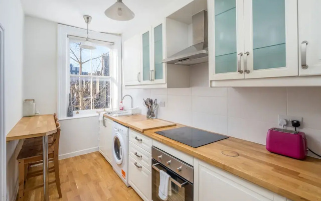 JOIVY Social Distancing for 4 in Earl's Court