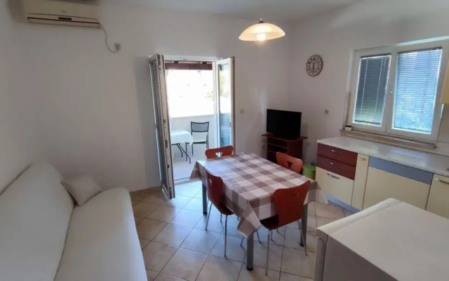 Leana - Great Location and Close to Beach - A1