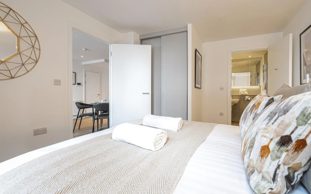 Superb Flat With Community Vibe