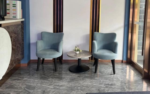 Yitel Collection (Shanghai Hongqiao Gubei Road, Yili Road Metro Station)