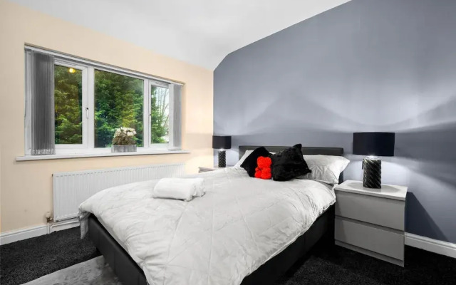 Harborne House 4 Bedroom Contractor Qe Hospital
