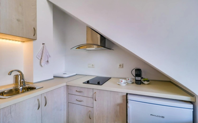 Theros Villas & Suites