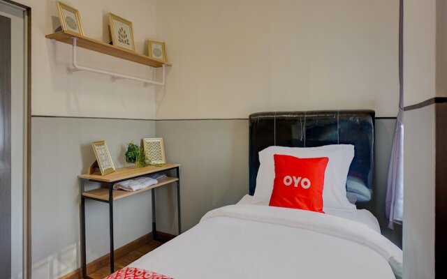 Super OYO 93064 Alhesa Residence