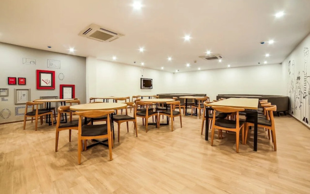 OYO Townhouse 125 Medawas