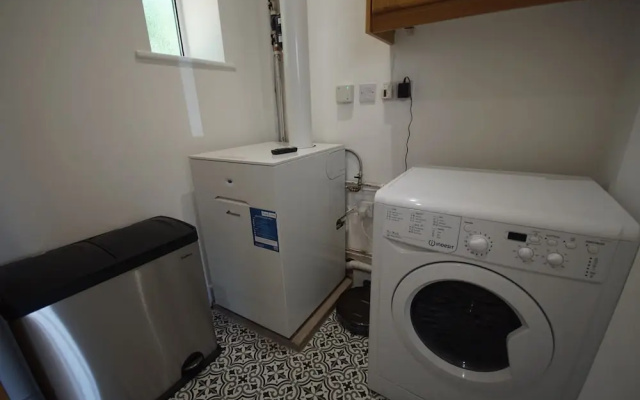 Vale View - Sleeps 6 - Pets Ok - Garden - Parking