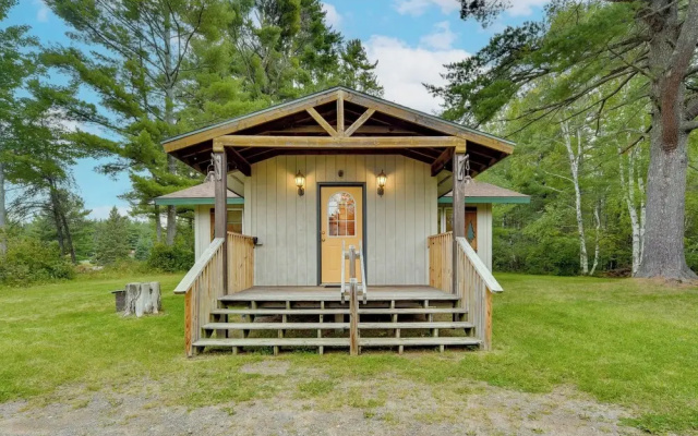 Cozy Cable Cabin Rental - Pet Friendly!