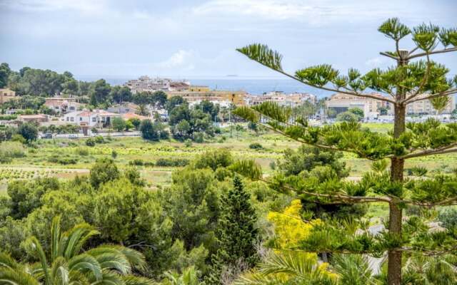 Villa - 6 Bedrooms with Pool - 105026