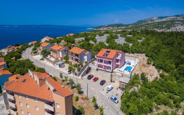 Spacious House Apartment With Swimming Pool & Sea View