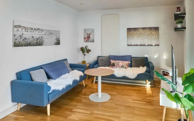 Host Stay - Canal View Apartment
