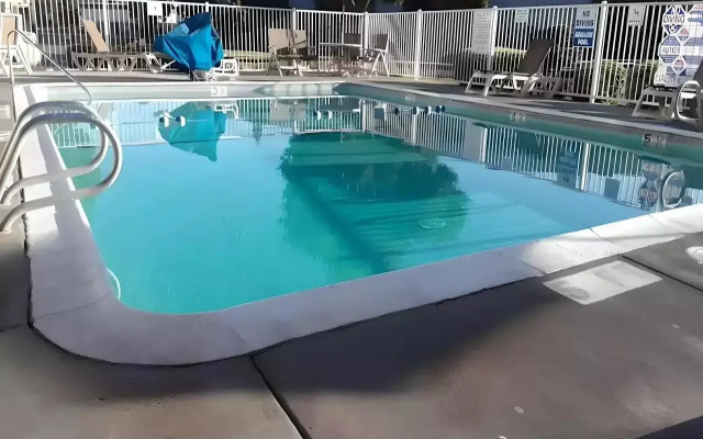 Super 8 by Wyndham Turlock