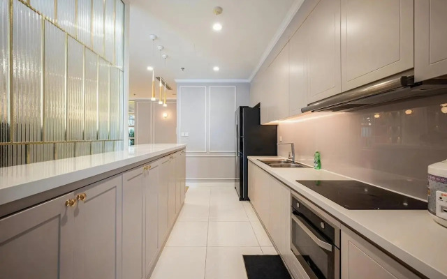 Long Apartment - Vinhomes Golden River