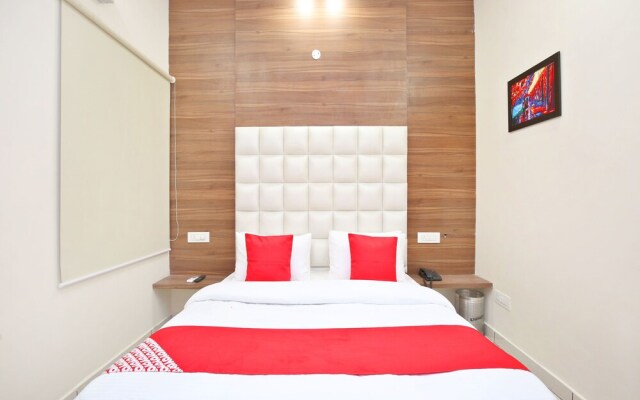 OYO 15975 Hotel 365