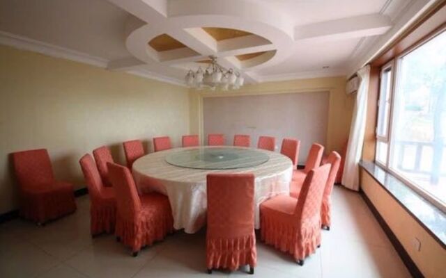 Yanwoling Garden Hotel