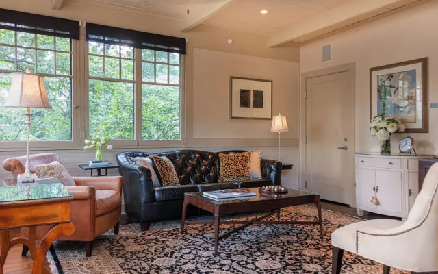 Stonehurst Place Bed & Breakfast