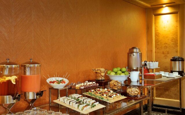 Отель NH Johannesburg Sandton