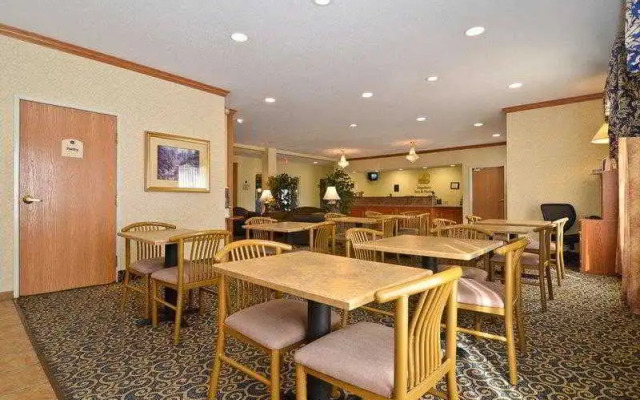 Best Western Napoleon Inn & Suites