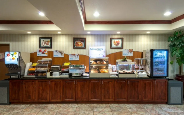 Holiday Inn Express & Suites Evanston