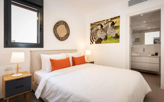 2 Bedroom Duplex with Amazing Sea View Terrace