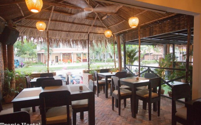 Tropic Hostel and Restaurant