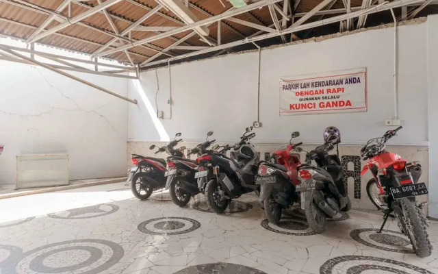 RedDoorz Plus Syariah near RSUP Dr. M. Djamil Padang