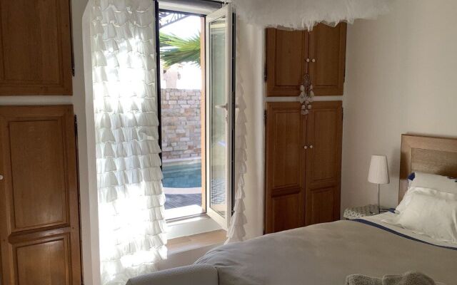 Les Grimaldines - Maison d'Hotes C 2 Bis