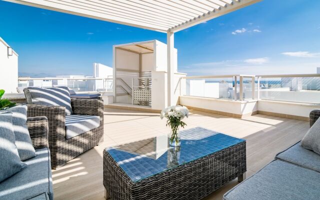 LAB-Modern 3 bedroom apart near beach