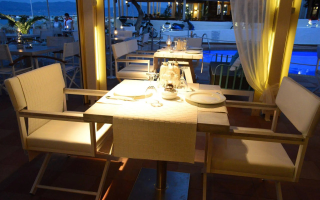 Oasis Beach Hotel