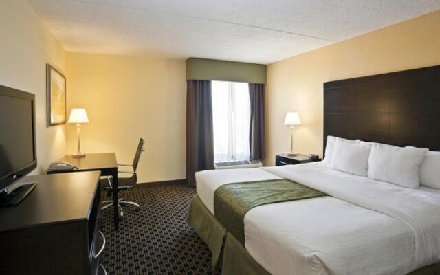Holiday Inn Express Hotel & Suites Salina-I-70