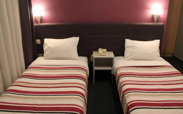 Yasha Hotel