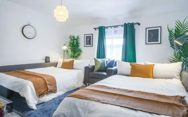 Spacious 2BR Maisonette 2 Baths Huge Lounge