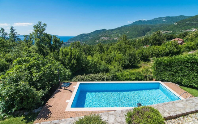 Stunning Home in Icici With Sauna, Wifi and 4 Bedrooms