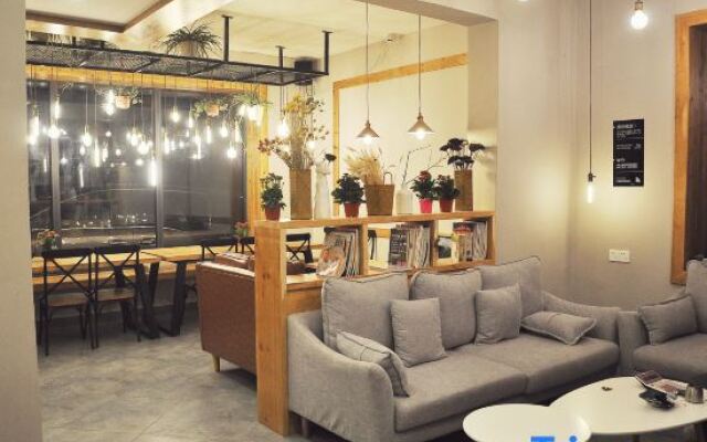 September Mountain Art Hotel