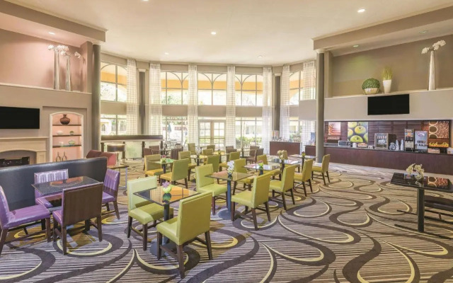 La Quinta Inn and Suites by Wyndham Univ Area Chapel Hill