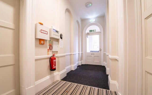 Stylish 3 Bedroom Maisonette