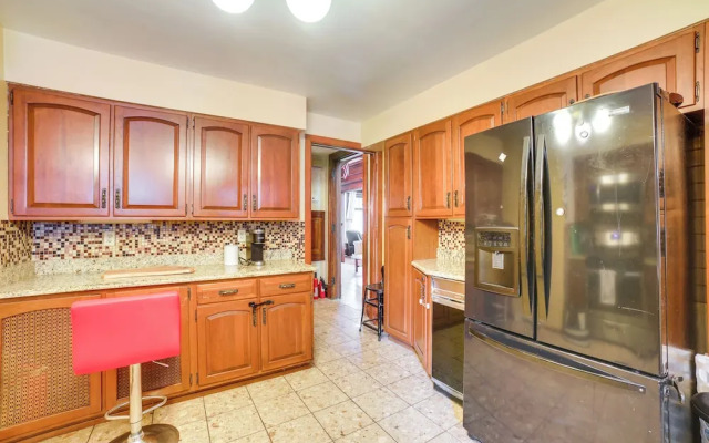 Spacious Pittsburgh Rental: Walk to Frick Park!