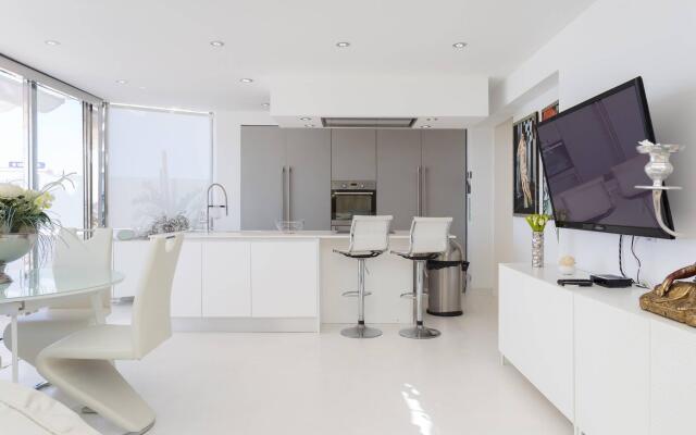 Modern & Spectacular Ocean View ,wifi,beach Front.