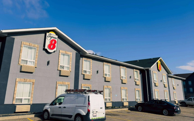 Super 8 by Wyndham Dawson Creek