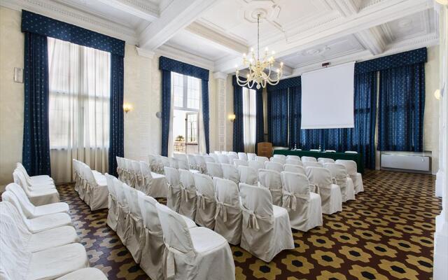 Grand Hotel