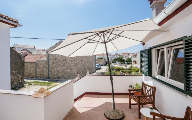 Charming Holiday Home in Razanac with Terrace