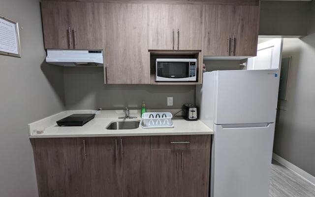 Riverside Motel & Suites