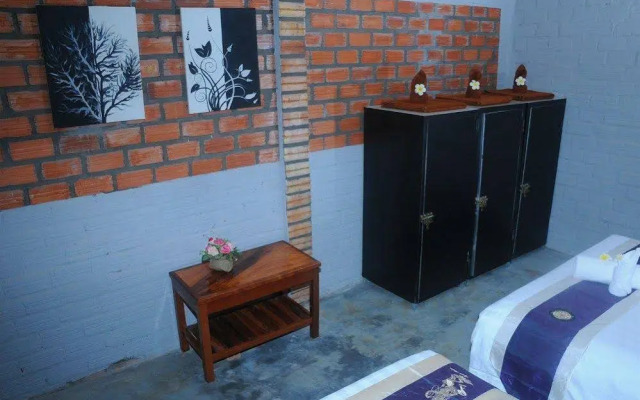 Pillar Hotel