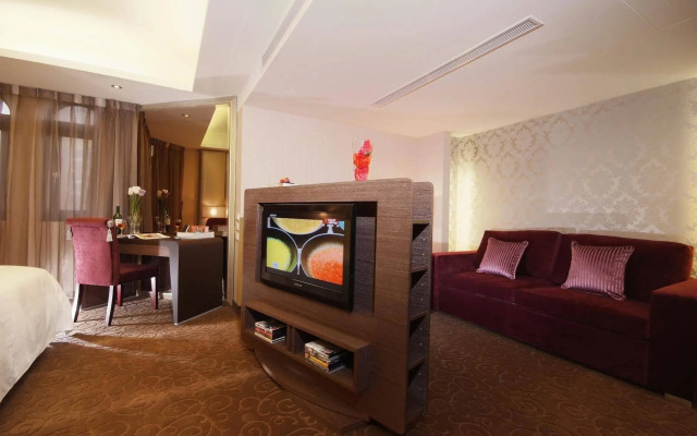 The Metro Hotel
