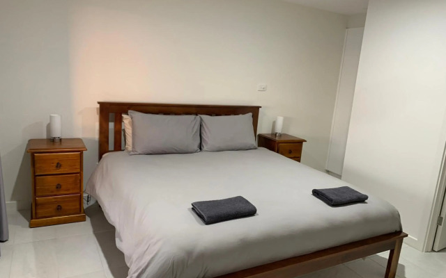 Beachside & Jetty View Apartment 1 - Admirals Apartment