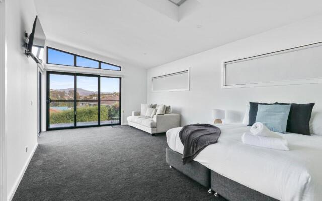 The Lake House and Apartment Merimbula