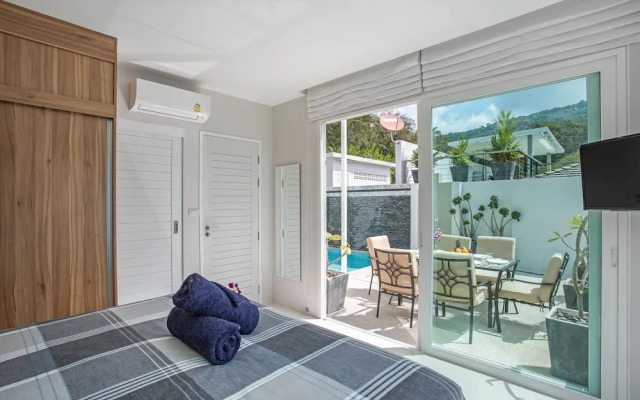 Elegant Designer 4BR Pool Villa Skylight
