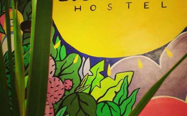 Los Mostros Hostel